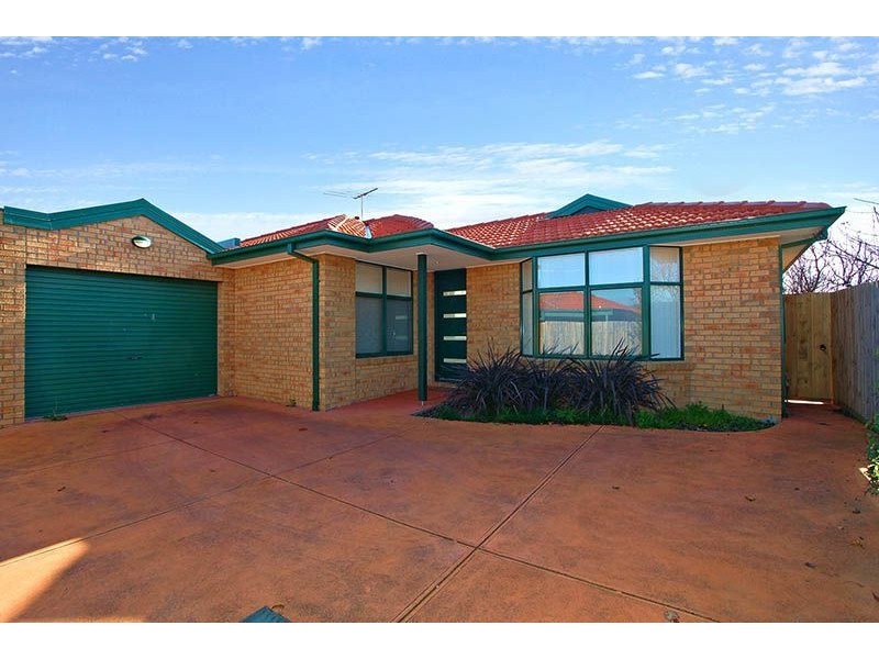 2/12 Carbon Crescent, Mill Park VIC 3082