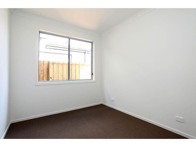 8 Mustang Lane, Thomastown VIC 3074