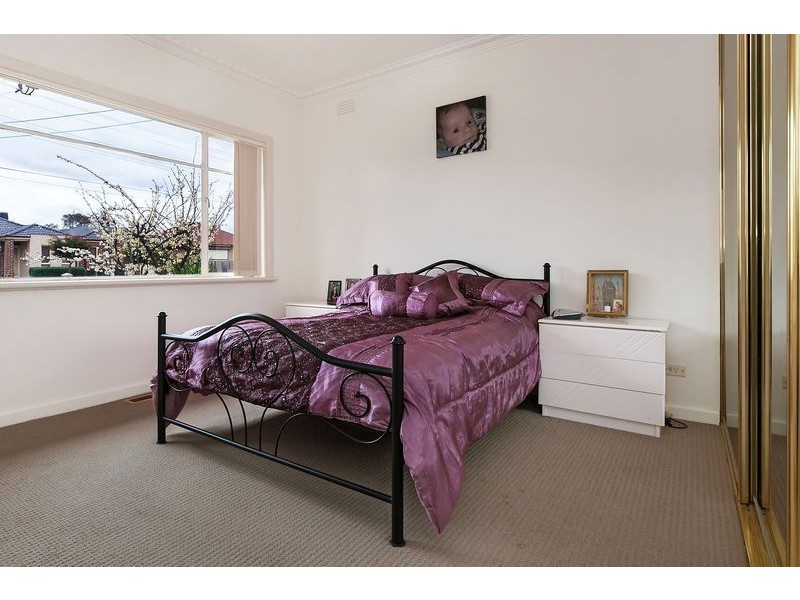 21 Mount View Road, Thomastown VIC 3074
