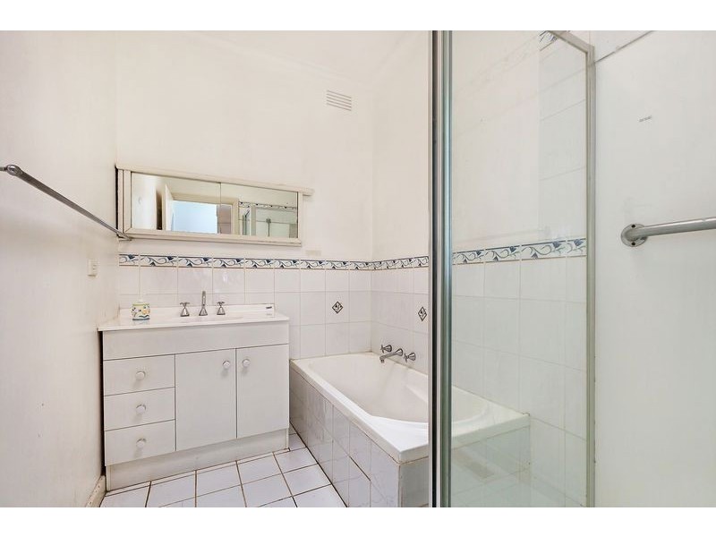 21 Mount View Road, Thomastown VIC 3074