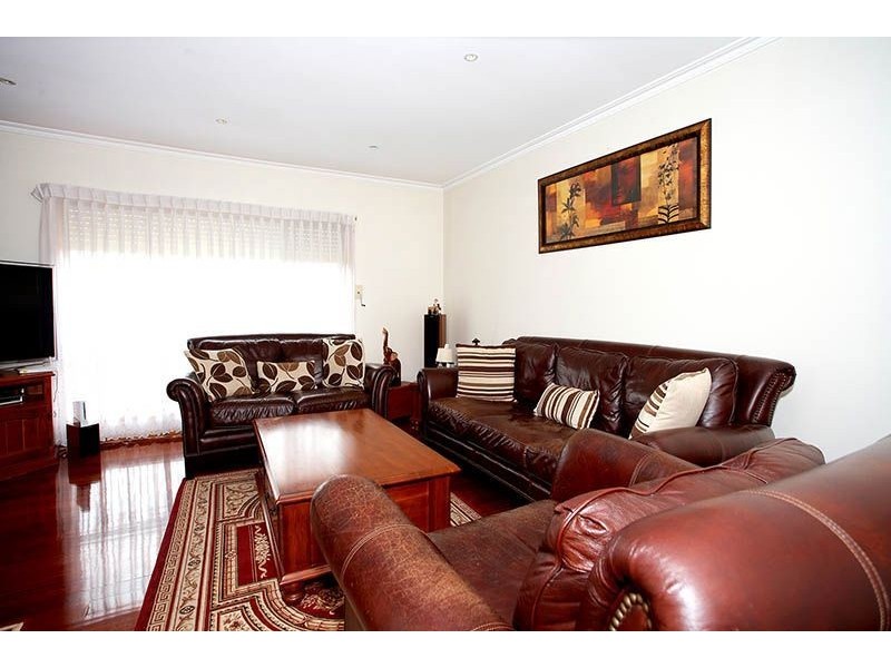 21 Pandora Avenue, Thomastown VIC 3074