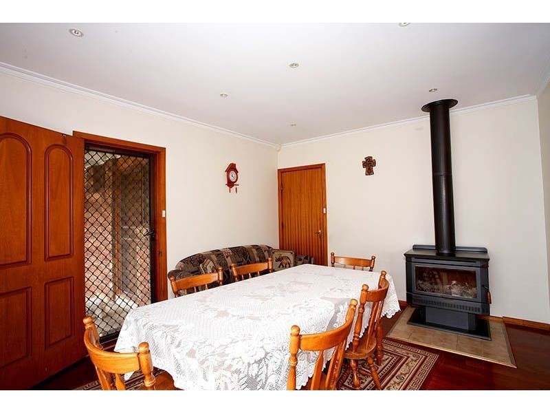 21 Pandora Avenue, Thomastown VIC 3074