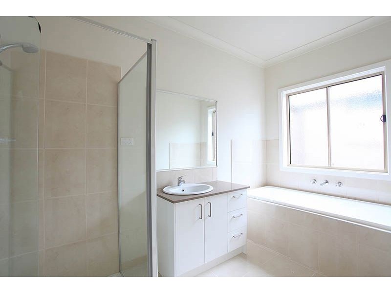 15 bluehill way, Epping VIC 3076