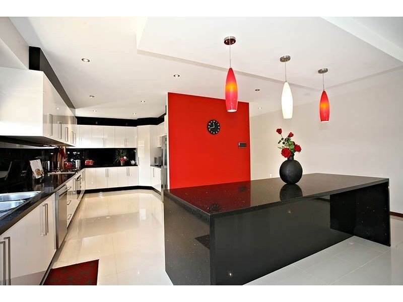 8 Ardenal Crescent, Lalor VIC 3075