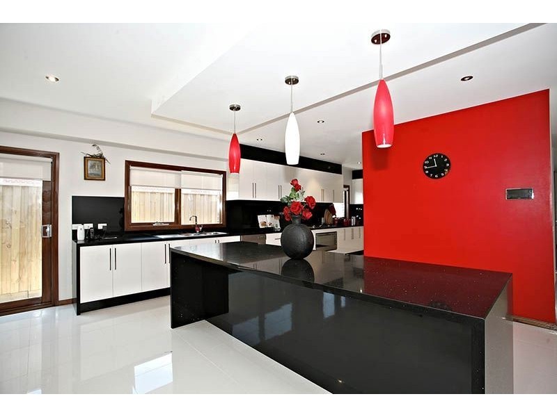 8 Ardenal Crescent, Lalor VIC 3075