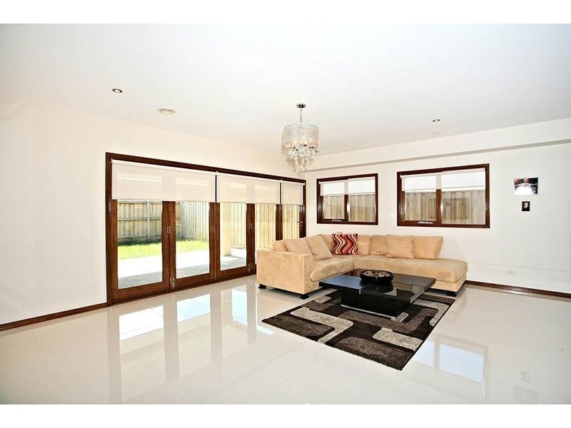 8 Ardenal Crescent, Lalor VIC 3075