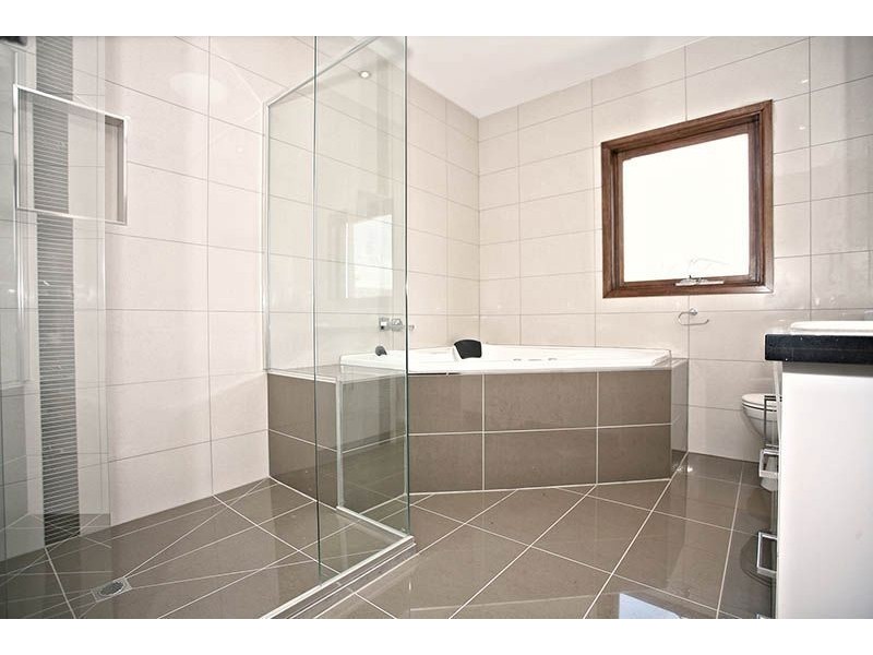 8 Ardenal Crescent, Lalor VIC 3075