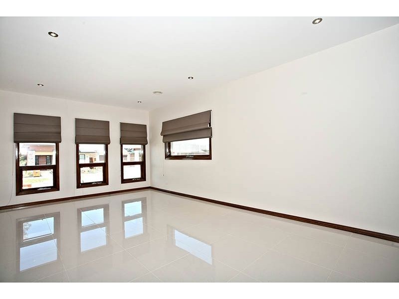 8 Ardenal Crescent, Lalor VIC 3075