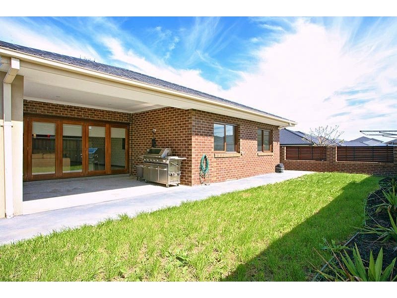 8 Ardenal Crescent, Lalor VIC 3075