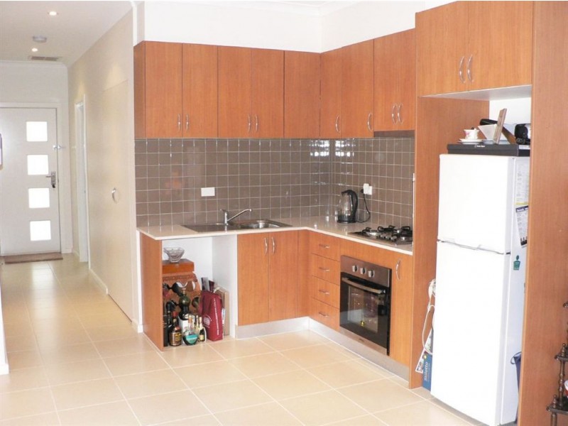 2/134 Alexander Avenue, Thomastown VIC 3074