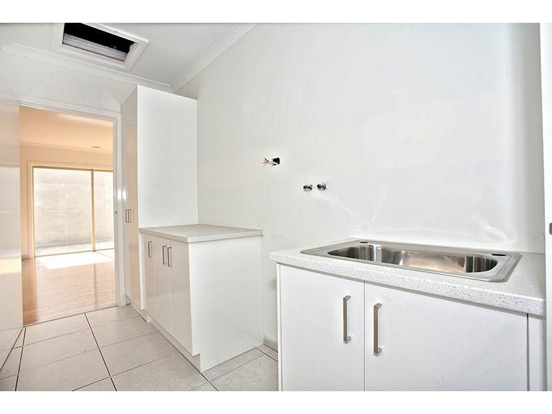 8 Garth Place, Epping VIC 3076