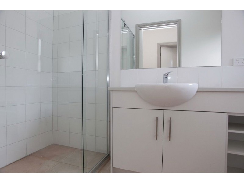 2/58-60 Memorial Avenue, Epping VIC 3076