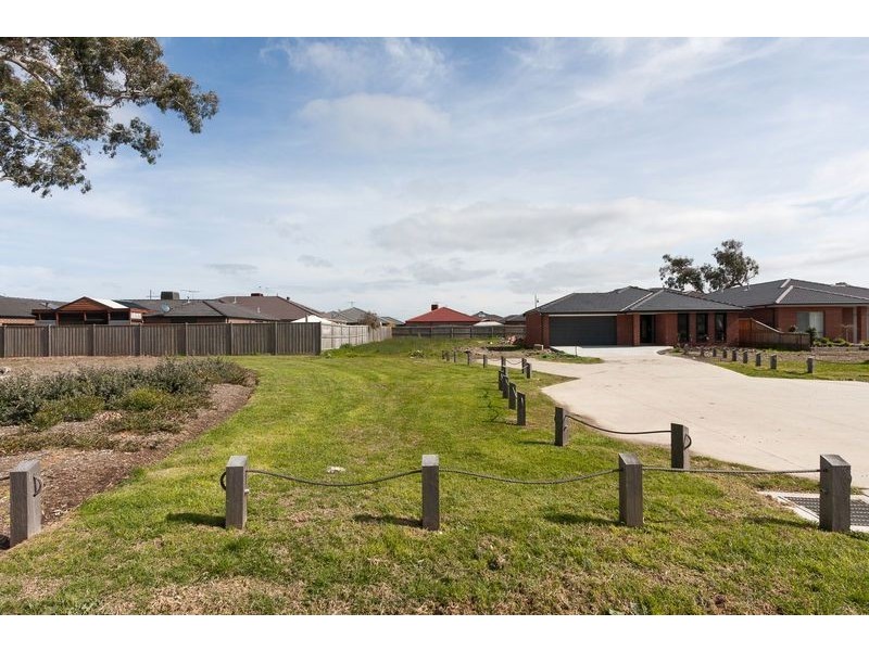 18 Cootamundra Drive, Doreen VIC 3754