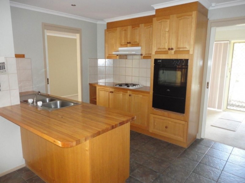 5 Parnell Court, Roxburgh Park VIC 3064