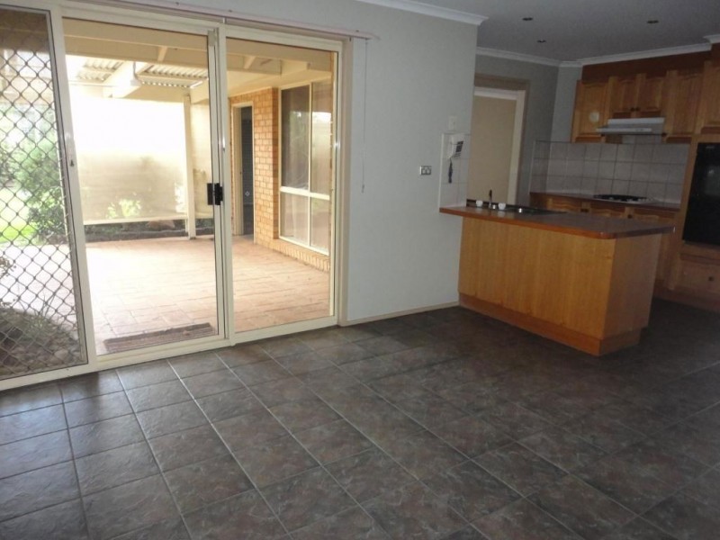 5 Parnell Court, Roxburgh Park VIC 3064