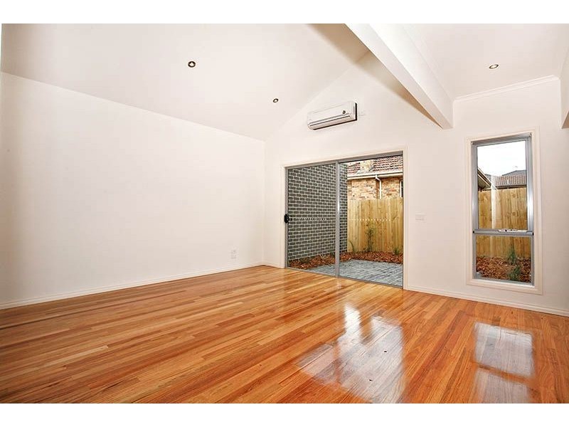 2/88 Purinuan Road, Reservoir VIC 3073