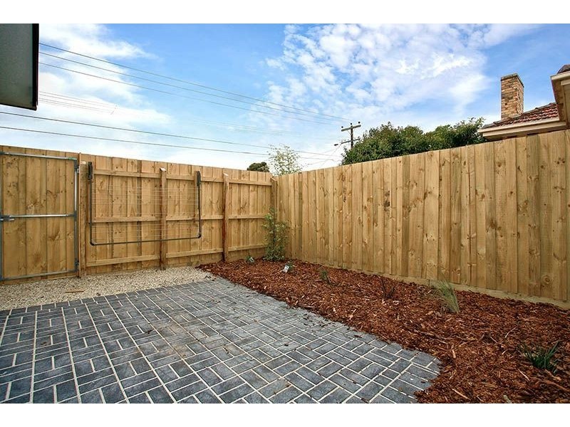 2/88 Purinuan Road, Reservoir VIC 3073