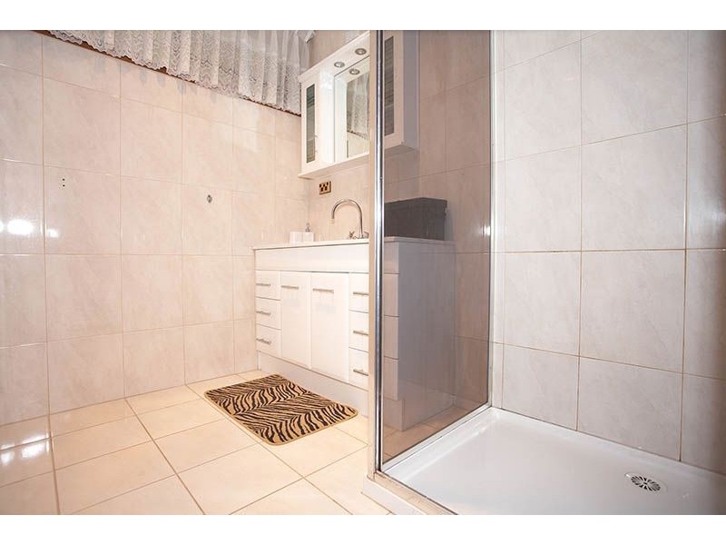21 Pandora Avenue, Thomastown VIC 3074