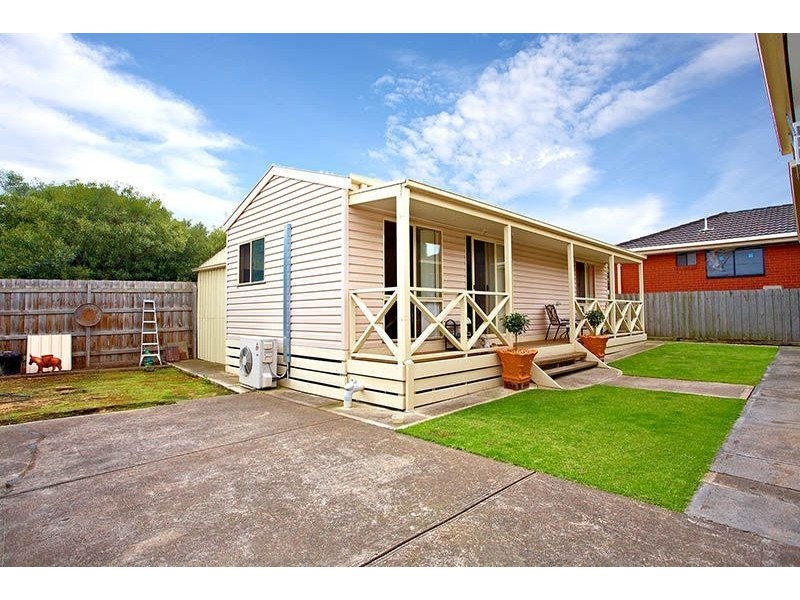21 Pandora Avenue, Thomastown VIC 3074