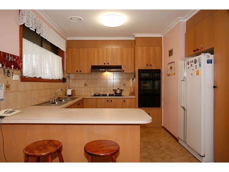 4 Avenel Court, Thomastown VIC 3074