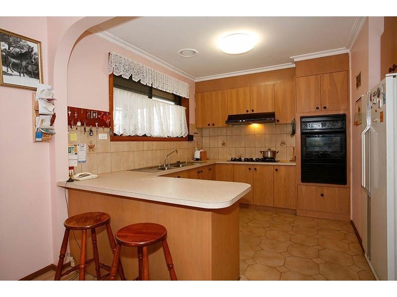 4 Avenel Court, Thomastown VIC 3074