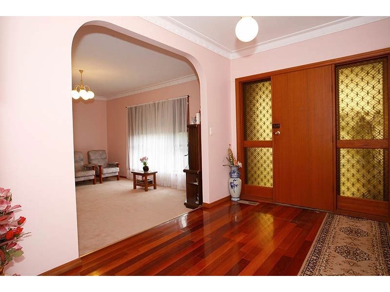 4 Avenel Court, Thomastown VIC 3074