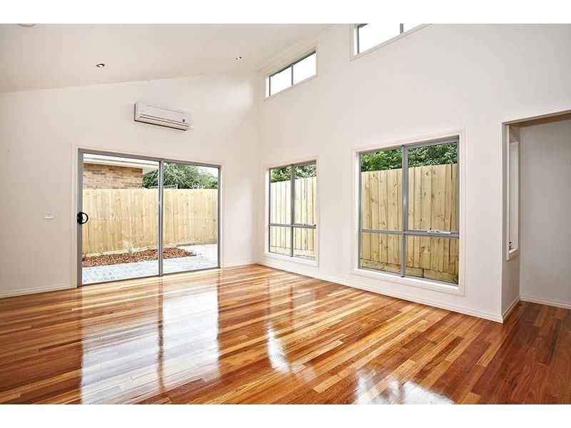 2/88 Purinuan Road, Reservoir VIC 3073