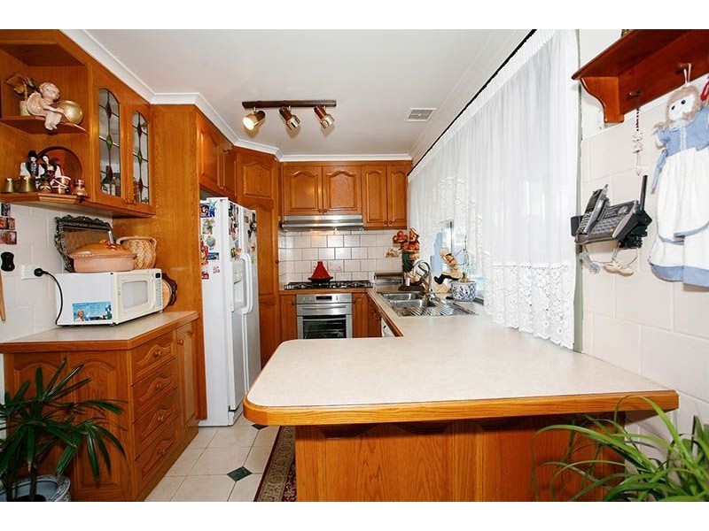 2 Pinewood Drive, Thomastown VIC 3074