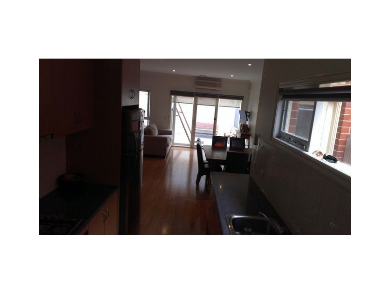 1/34 Centre Way, Glenroy VIC 3046