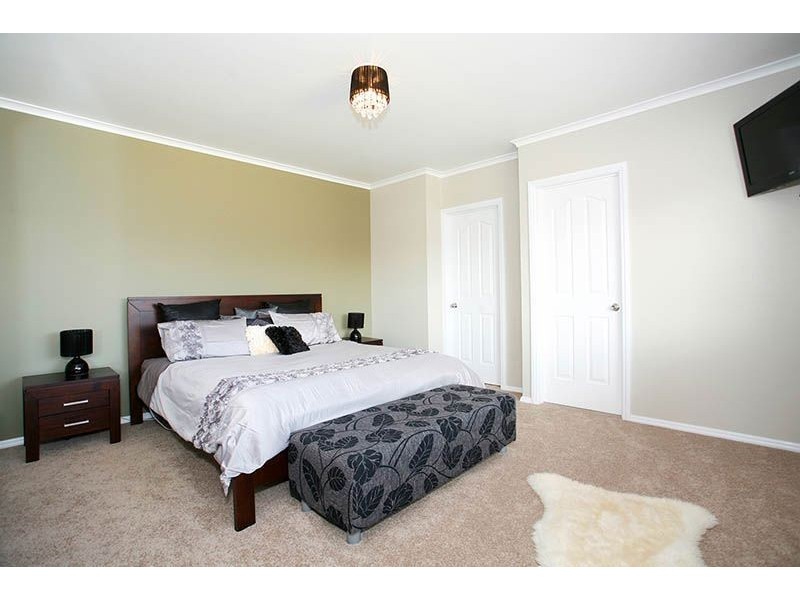 6 Grovedale Close, Thomastown VIC 3074