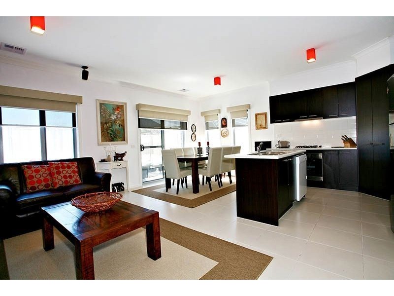 1/1 Farmhouse Boulevard, Epping VIC 3076
