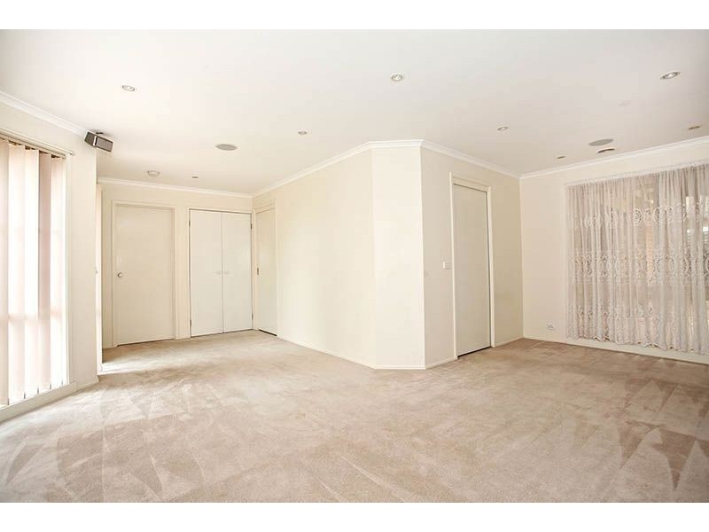 5 Parnell Court, Roxburgh Park VIC 3064