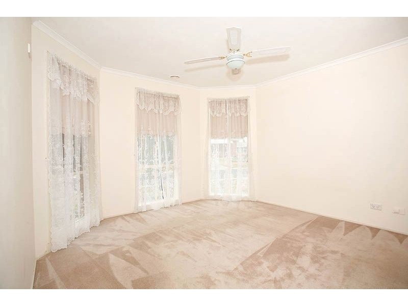 5 Parnell Court, Roxburgh Park VIC 3064