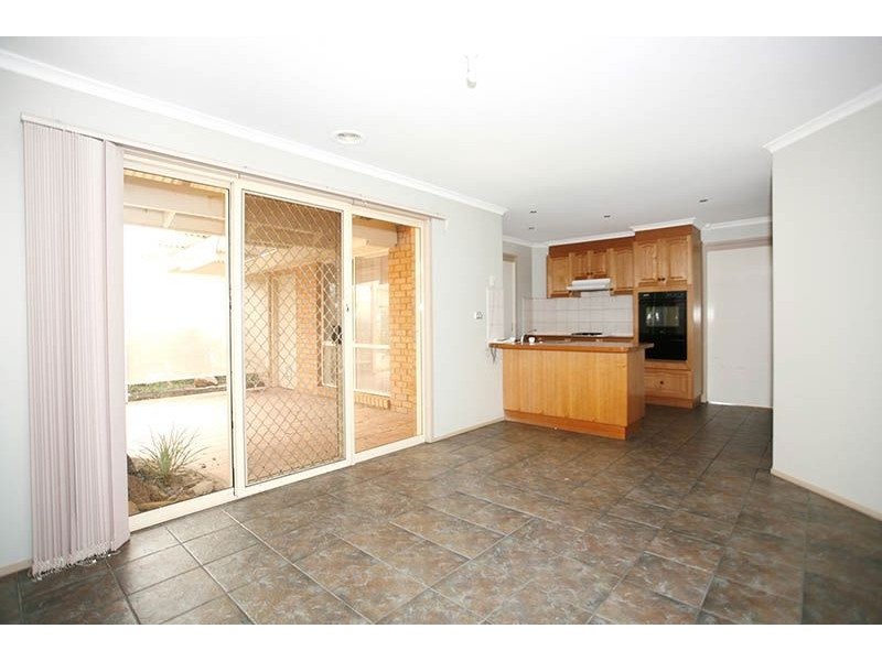 5 Parnell Court, Roxburgh Park VIC 3064