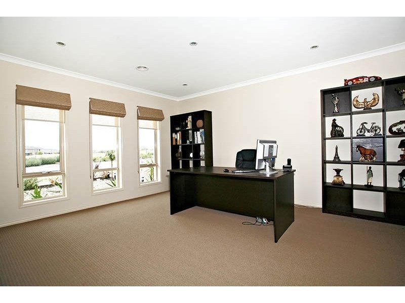 30 Moffat Drive, Lalor VIC 3075