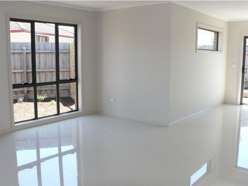 2/2 Alfa Court, Lalor VIC 3075
