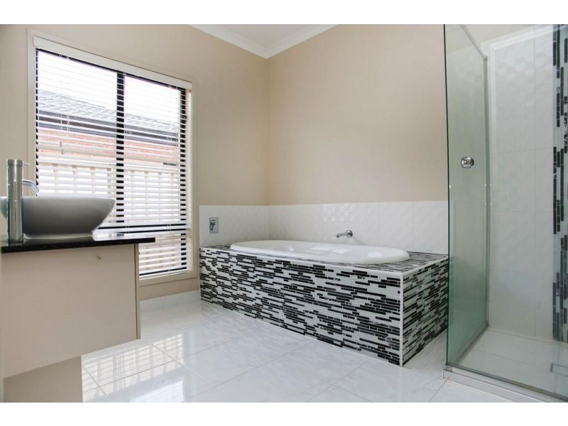 27 Quartz Grove, Epping VIC 3076