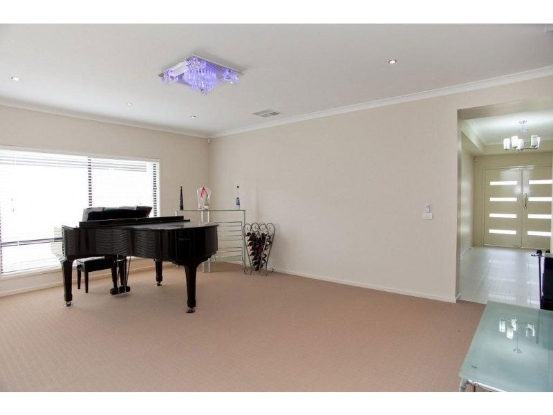 27 Quartz Grove, Epping VIC 3076