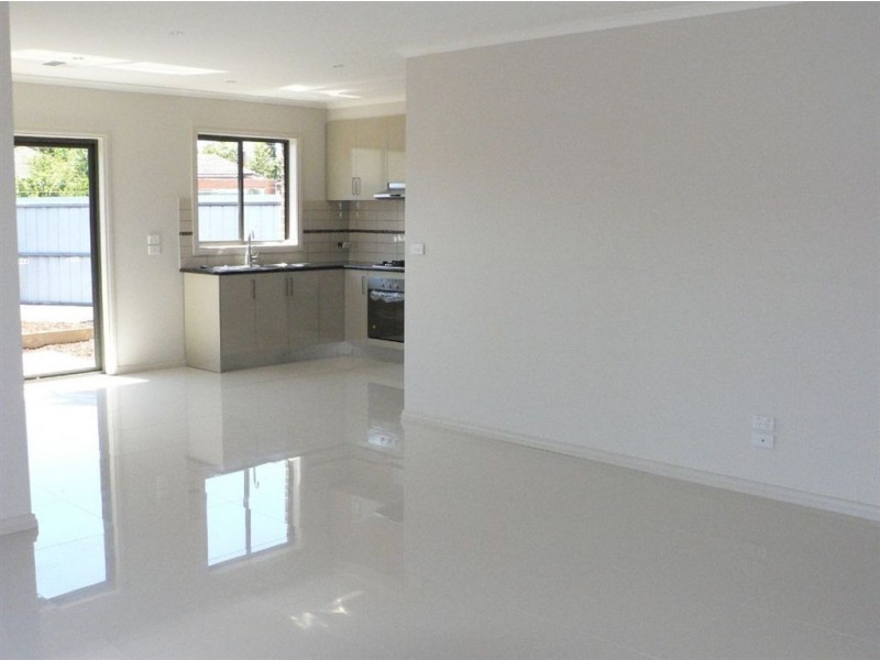 2/2 Alfa Court, Lalor VIC 3075