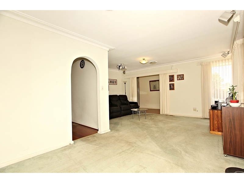 11 Kemp Avenue, Thomastown VIC 3074