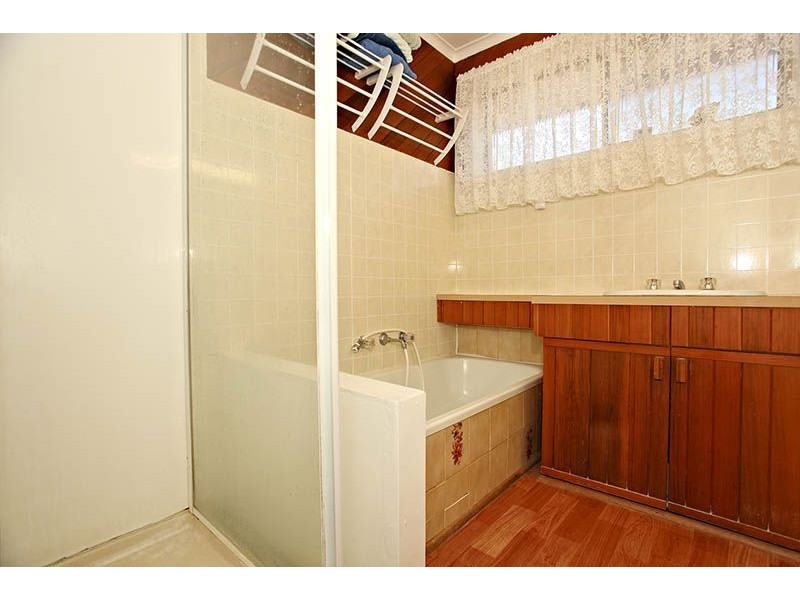11 Kemp Avenue, Thomastown VIC 3074