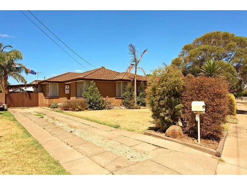 11 Kemp Avenue, Thomastown VIC 3074