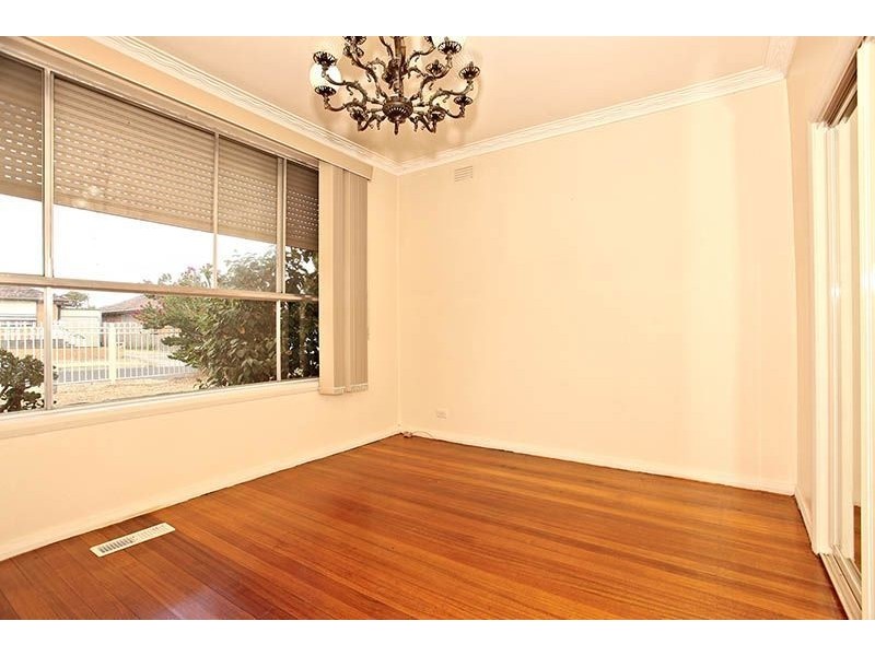 43 Huskisson Avenue, Lalor VIC 3075