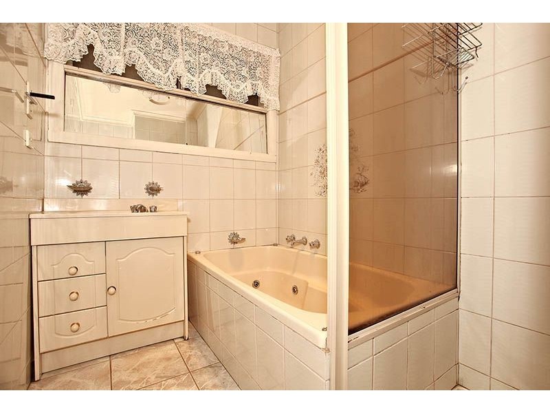 43 Huskisson Avenue, Lalor VIC 3075