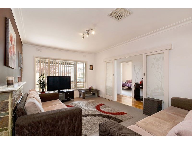 21 Mount View Road, Thomastown VIC 3074