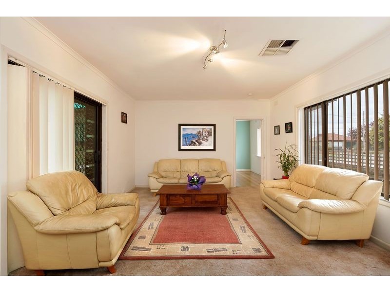 21 Mount View Road, Thomastown VIC 3074