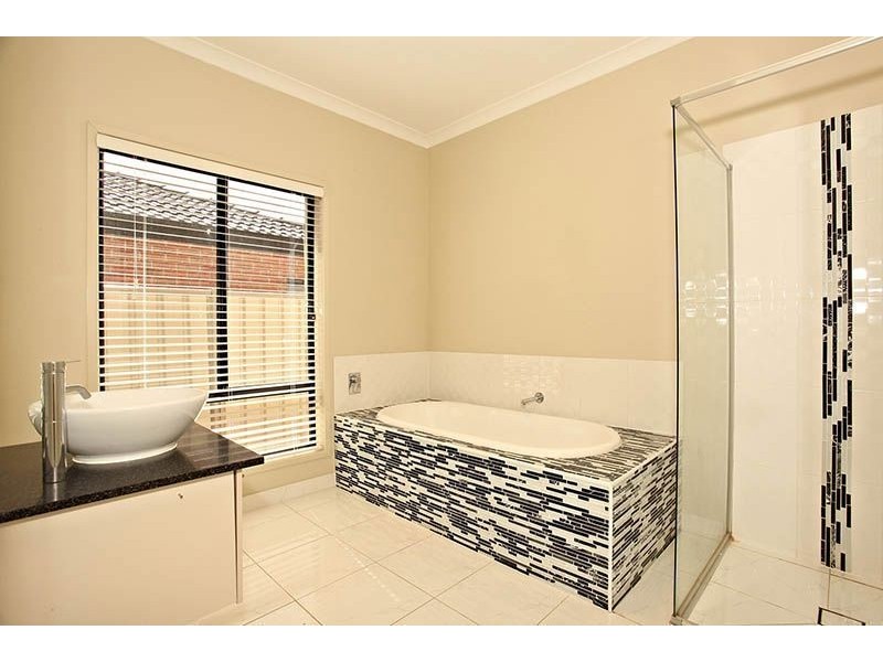 27 Quartz Grove, Epping VIC 3076