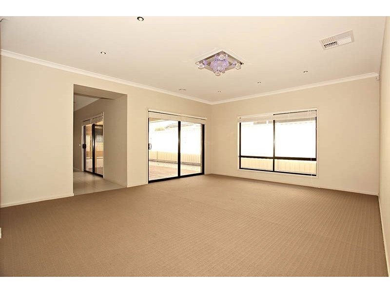 27 Quartz Grove, Epping VIC 3076