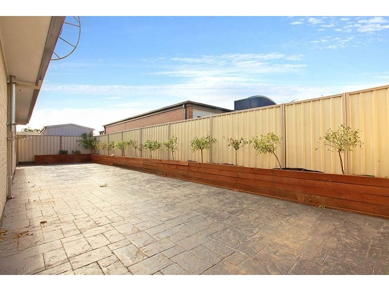27 Quartz Grove, Epping VIC 3076