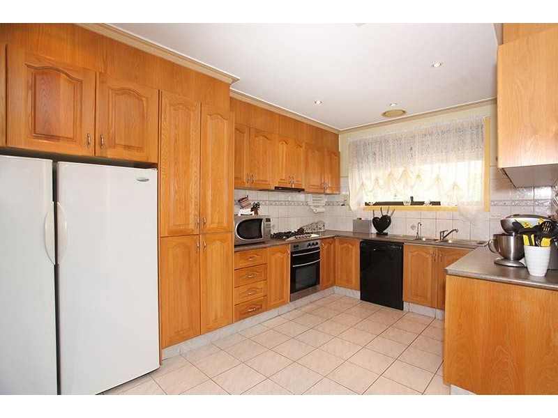 8 Hakea Court, Thomastown VIC 3074